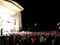 ライブ中の会場の様子。（撮影：積紫乃）