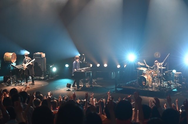 WEAVER「WEAVER "ID" TOUR 2014『Leading Ship』」福岡国際会議場メインホール公演の様子。