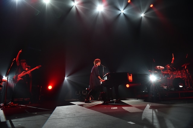 WEAVER「WEAVER "ID" TOUR 2014『Leading Ship』」福岡国際会議場メインホール公演の様子。