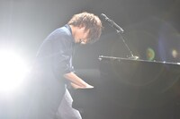 WEAVER「WEAVER "ID" TOUR 2014『Leading Ship』」福岡国際会議場メインホール公演の様子。