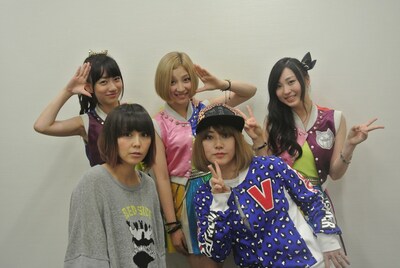インタビュー企画に出演したPUFFY、Cheeky Parade。