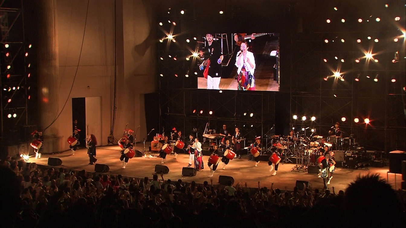 「AEON presents 25th Anniversary DREAMS COME TRUE CONCERT TOUR 2014～ドリカムの夕べ IN 沖縄～」の様子。