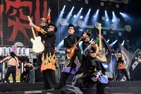 「氣志團万博2014」の氣志團のステージの様子。（撮影：釘野孝宏）