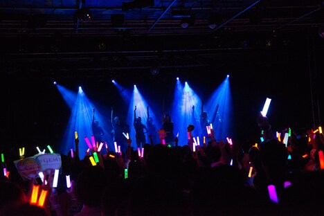 「GEM Live Mixture2014 初ワンマン!! ～夢に輝け！Go for it★～」第1部の様子。