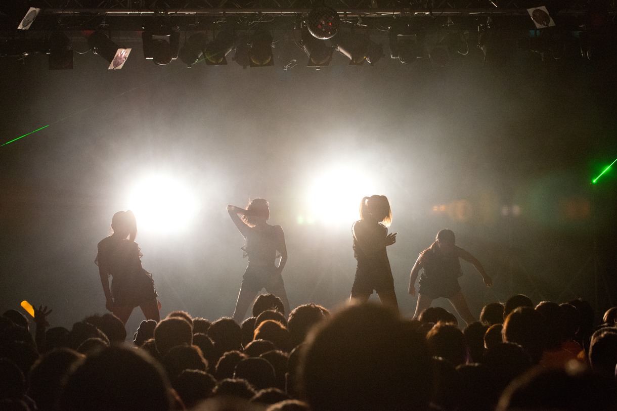 「GEM Live Mixture2014 初ワンマン!! ～夢に輝け！Go for it★～」第1部の様子。