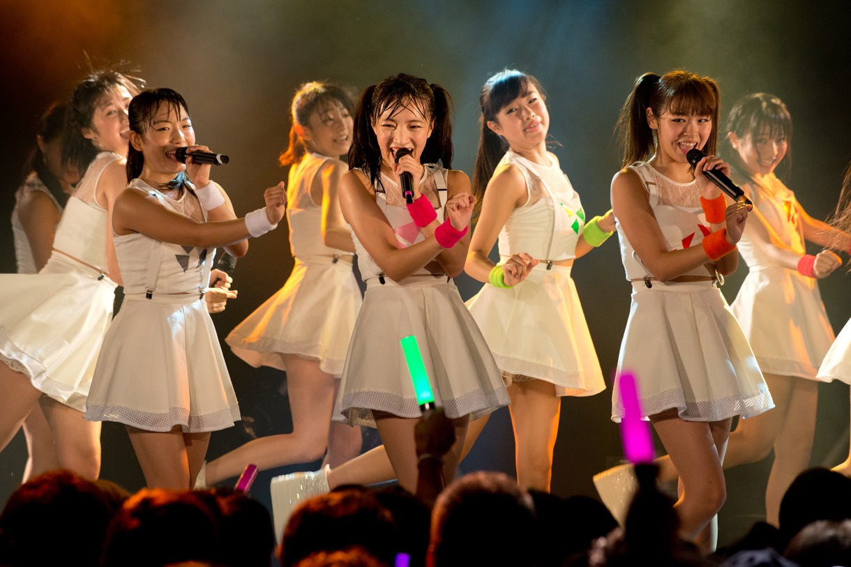 左から伊藤千咲美、小栗かこ、伊山摩穂。