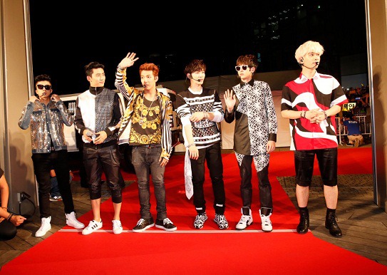 「ミダレテミナ」発売記念ライブを行った2PM。