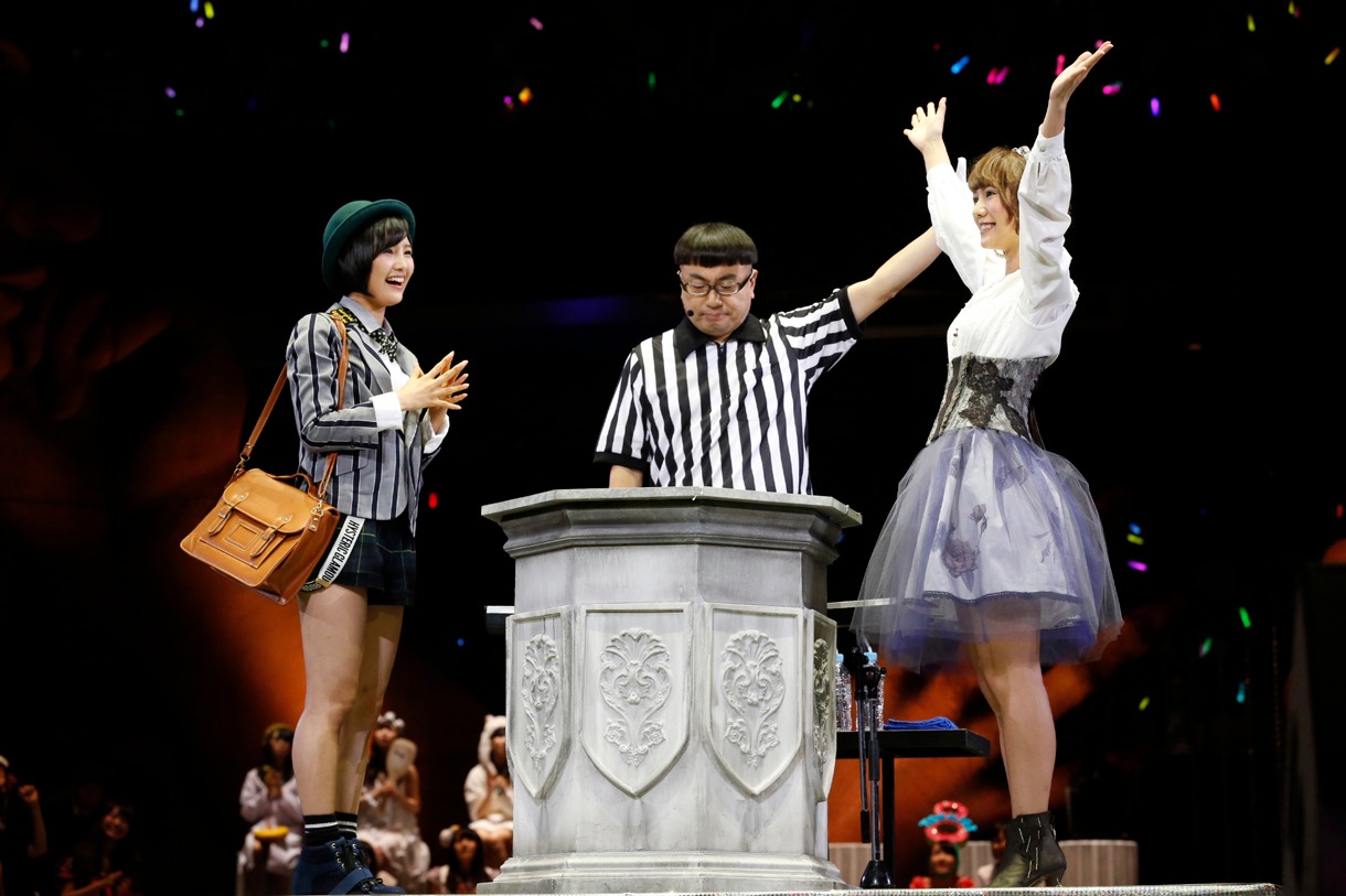 兒玉遥と高城亜樹による対戦の様子。 (c)AKS