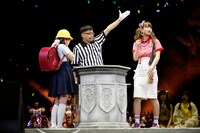 佐藤妃星と永尾まりやによる対戦の様子。 (c)AKS