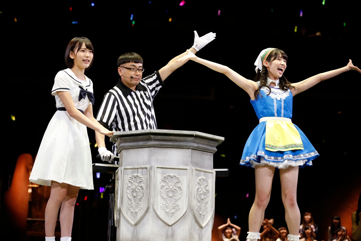 宮脇咲良と岩立沙穂による対戦の様子。 (c)AKS