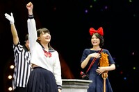 大和田南那と前田亜美による対戦の様子。 (c)AKS