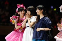 38thシングルの選抜メンバーに選ばれた渡辺麻友、宮脇咲良、指原莉乃。 (c)AKS