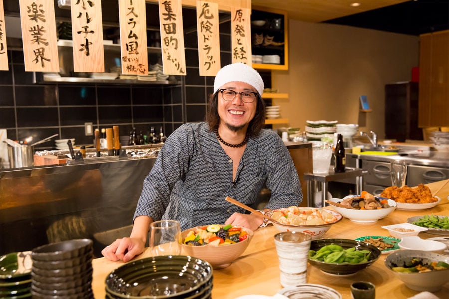 横山健「居酒屋けんちゃん」で細美ら喧々諤々