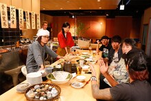 「Ken Yokoyama SPECIAL -続・居酒屋けんちゃん-」収録中の様子。