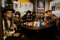 左から[Alexandros]、10-FEET。