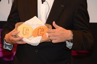 デジラのパン。左からクリームパン、あんパン。