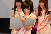 イラストを描く夢眠ねむ。