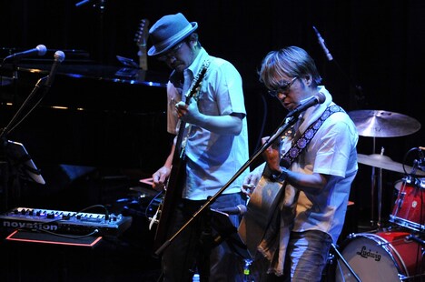 ABEDON「ABEDON SPECIAL 2DAYS "BLACK AND WHITE"」Billboard Live TOKYO公演の様子。（撮影：三浦憲治）