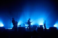 クリープハイプ「八枚目でやっと！九枚目でもっと！」東京・NHKホール公演の様子。