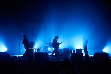 クリープハイプ「八枚目でやっと！九枚目でもっと！」東京・NHKホール公演の様子。