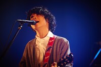 尾崎世界観（Vo, G）