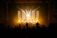 クリープハイプ「八枚目でやっと！九枚目でもっと！」東京・NHKホール公演の様子。