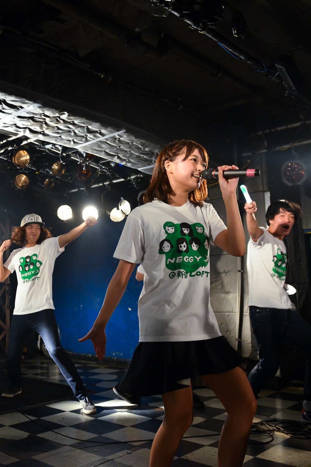 Kaedeにエールを送る原田茂幸と森夏彦。