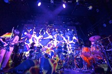 シナリオアート「ハジメテノワンマン」の様子。（撮影：佐藤広理）