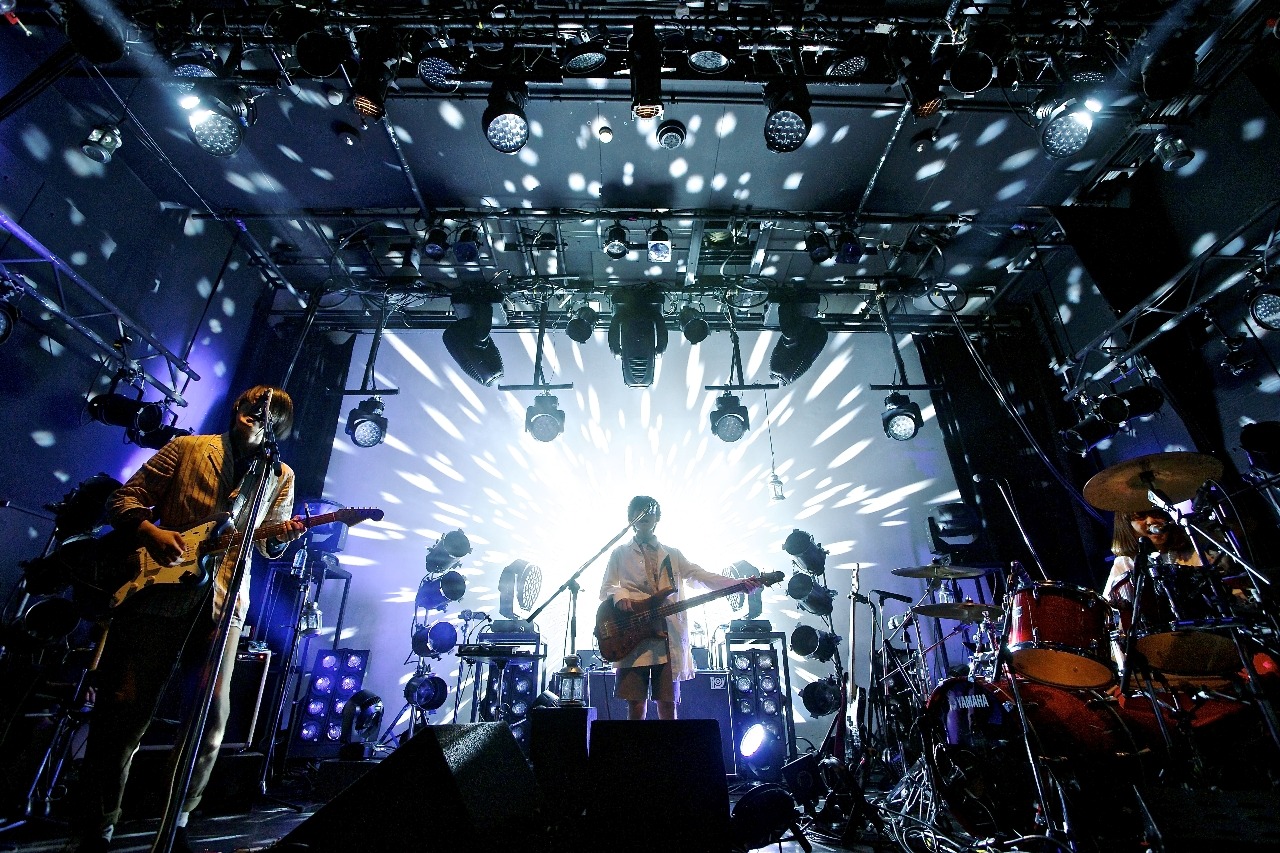 シナリオアート「ハジメテノワンマン」の様子。（撮影：佐藤広理）