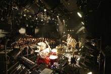 シナリオアート「ハジメテノワンマン」の様子。（撮影：佐藤広理）