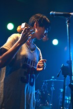 箱庭の室内楽の演奏にコーラスで参加した小貫早智子。