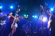 ギタリスト清水裕美を迎えた箱庭の室内楽のパフォーマンス。