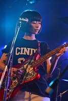 清水裕美（Vo, G / 箱庭の室内楽）