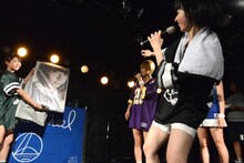 パズルを遠目に眺めるyumi。