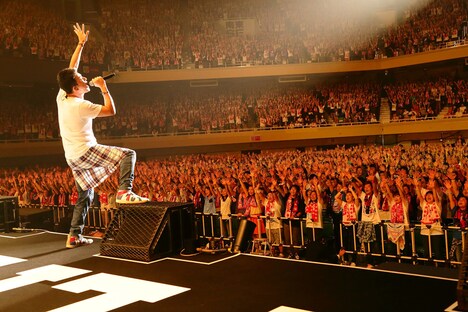 ファンキー加藤「『I LIVE YOU 2014』in 日本武道館」の様子。