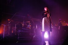 オープニングアクトを務めた南波志帆。