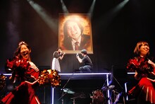 南波志帆とバカリズム。