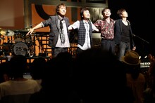 「THE BOOM MOOBMENT CLUB TOUR 2014～25 PEACETIME BOOM～」初日公演の様子。（撮影：中川正子）