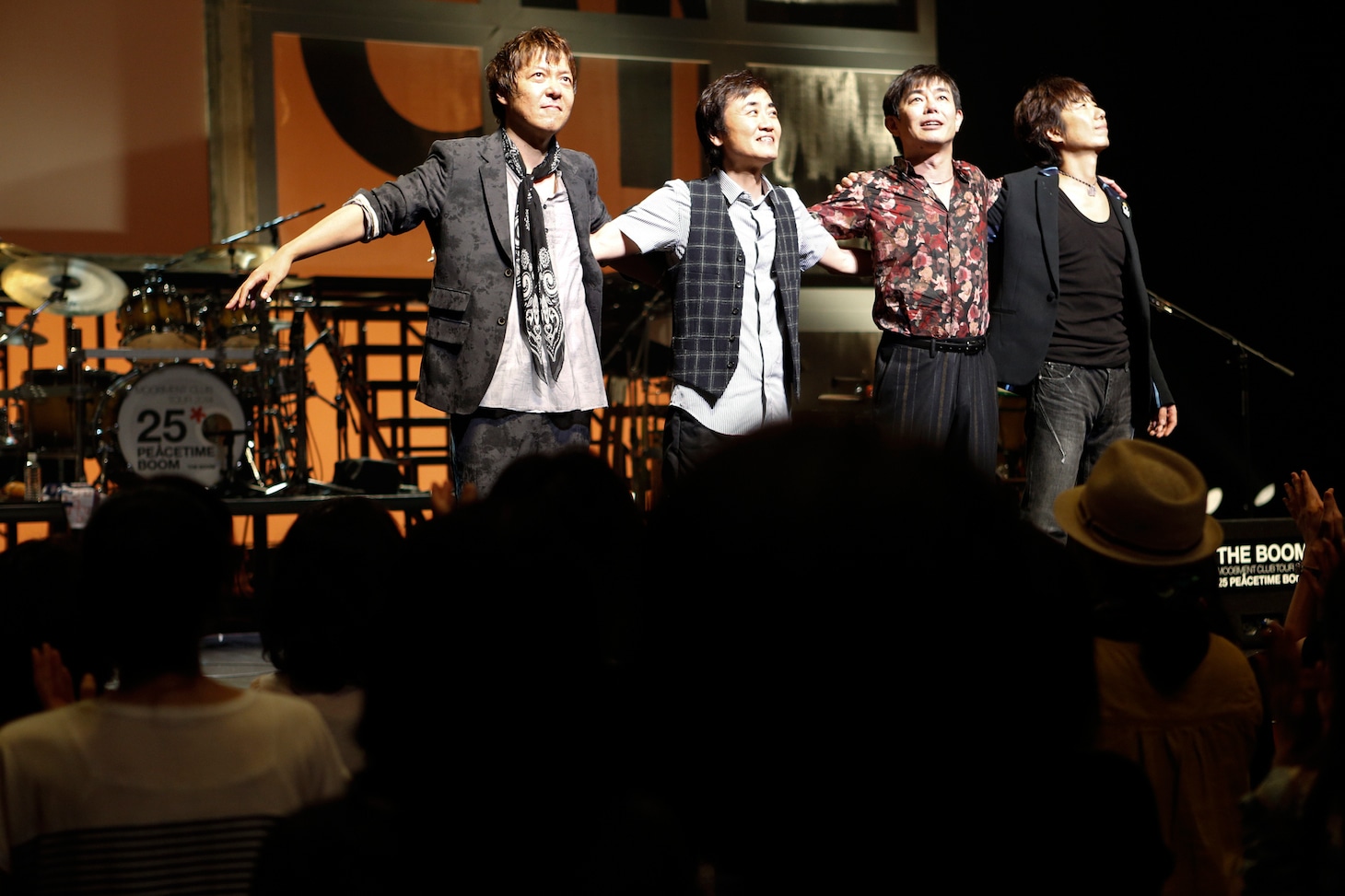 「THE BOOM MOOBMENT CLUB TOUR 2014～25 PEACETIME BOOM～」初日公演の様子。（撮影：中川正子）