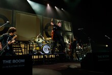 THE BOOM、神戸国際会館こくさいホール公演の様子。（撮影：中川正子）