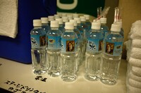 「YANO MUSIC FESTIVAL 2014」で販売されたオリジナルドリンク「矢野水」。