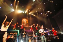 堂島のステージを盛り上げる坂本真綾、矢野博康、堀込泰行。