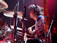 ナカジマノブ（Dr, Vo）Photo by KASSAI (3PO DESIGN WORKSHOP)