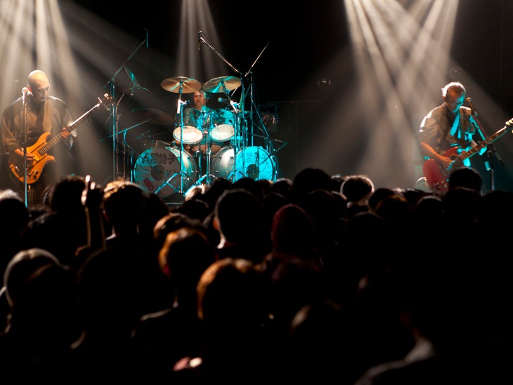 人間椅子「二十五周年記念ツアー ～無頼豊饒～」東京・LIQUIDROOM公演の様子。Photo by KASSAI (3PO DESIGN WORKSHOP)
