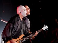 人間椅子「二十五周年記念ツアー ～無頼豊饒～」東京・LIQUIDROOM公演の様子。Photo by KASSAI (3PO DESIGN WORKSHOP)