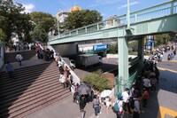 タワーレコード渋谷店の「Perfume Day」へ参加する人々の行列。