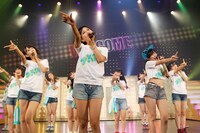 「控えめI love you ! 」を披露するHKT48。(c)AKS