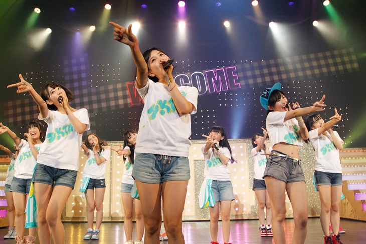 「控えめI love you ! 」を披露するHKT48。(c)AKS