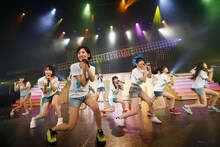 「控えめI love you ! 」を披露するHKT48。(c)AKS