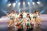 「控えめI love you ! 」を披露するHKT48。(c)AKS